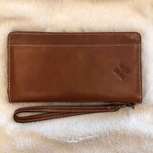 Patricia Nash Billfold
